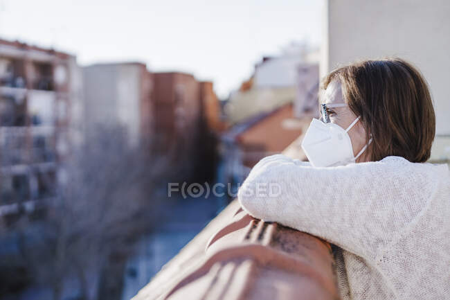 Thoughtful woman in balcony during pandemic — Stock Photo