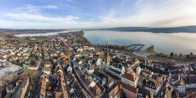 Allemagne, Baden-Wurttemberg, Radolfzell, Panorama aérien de la ville au bord du lac de Constance — Photo de stock