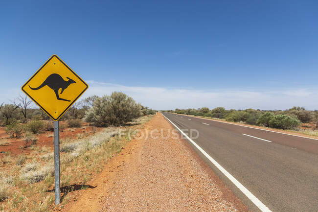 Australia, Australia Meridionale, cartello di avvertimento del canguro di Stuart Highway — Foto stock