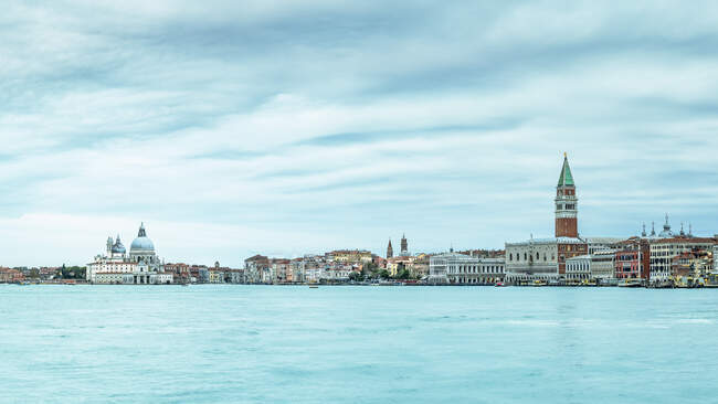 Itália, Veneto, Veneza, Vista panorâmica da área de Punta della Dogana — Fotografia de Stock