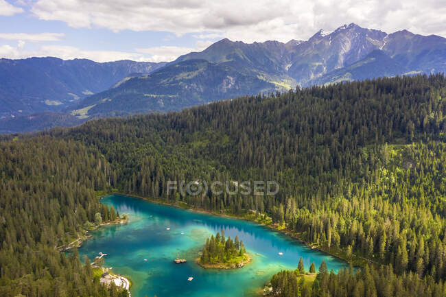 Svizzera, Graubunden, Lago di Cauma, Veduta aerea del lago — Foto stock