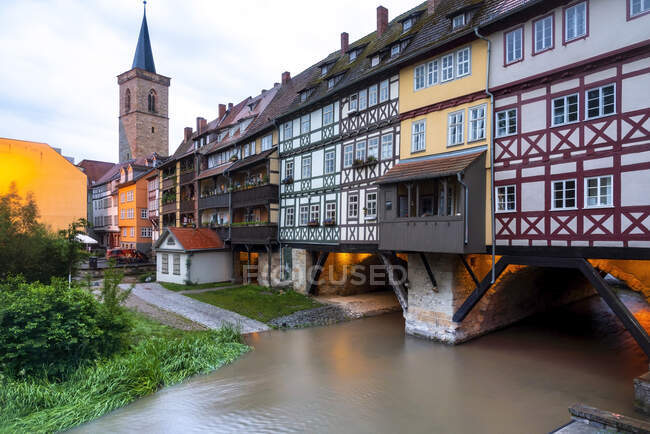 Germany, Erfurt, Karmerbrucke with the historic houses on Gera river — Stock Photo