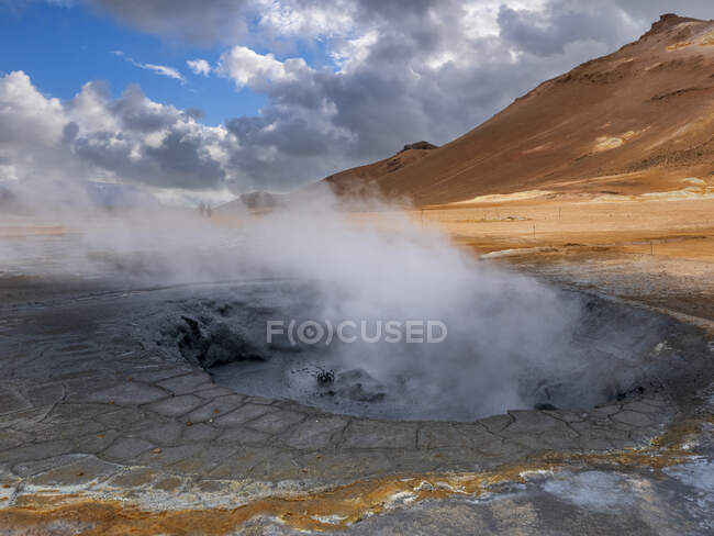 Steam emitting from geyser against mountain, Hverir, Iceland — Stock Photo