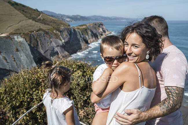 Family at observation point during sunny day — Stock Photo