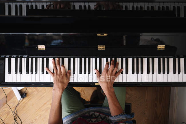 Young male musician playing piano at home — Stock Photo