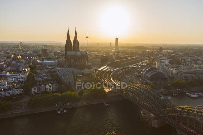 Germany, Cologne, Rhine River, View of river and city at sunset — Stock Photo