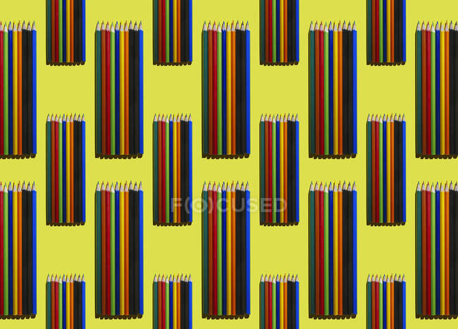 Pattern of rows of colorful pencils — Stock Photo