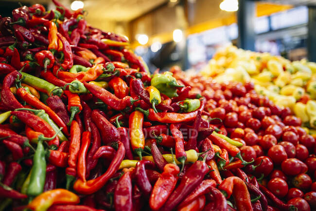 Piment rouge aux légumes au marché — Photo de stock