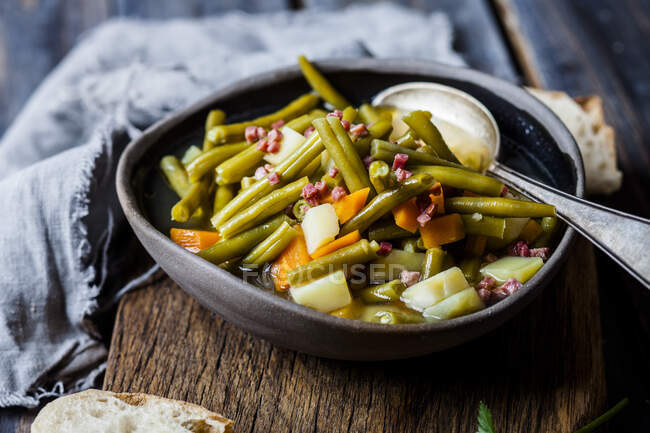 Bean stew with green beans, carrots, potatoes — Stock Photo