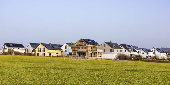 Germany, Baden-Wurttemberg, Waiblingen, Panorama of modern energy efficient suburb houses — Stock Photo