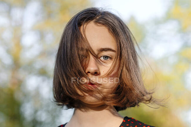 Teenage girl with gray eyes during sunny day — Stock Photo