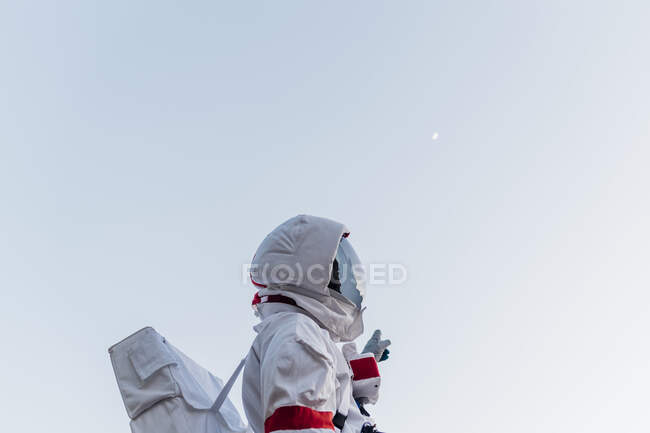 Male astronaut standing while pointing at sky — Foto stock