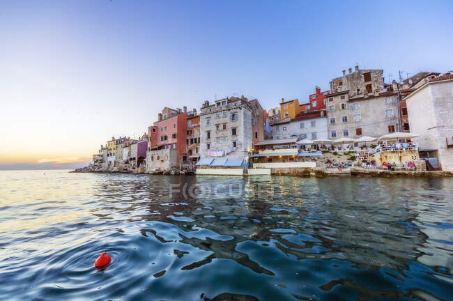 Port de mer Rovinj au crépuscule, Istrie, Croatie — Photo de stock