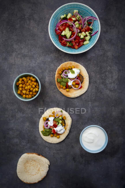 Ingredients for Sabich, pita bread with fresh vegetables, onions, yogurt and sauce — Stock Photo