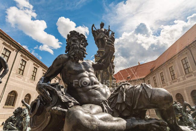 Statues à Wittelsbacher Brunnen par Antiquarium en Allemagne — Photo de stock