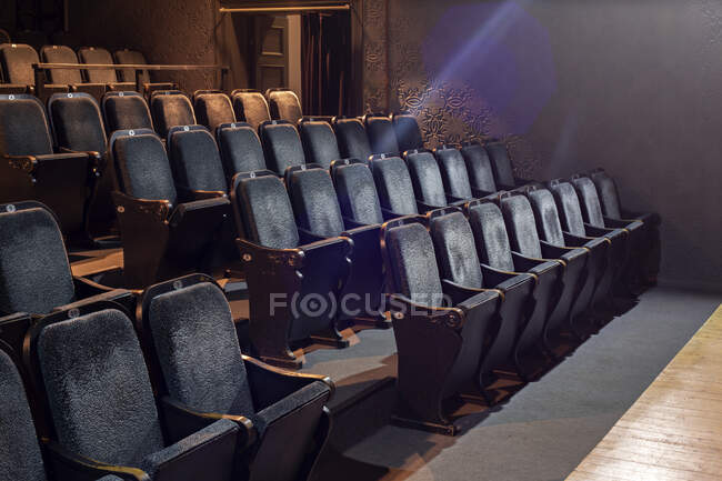 Seats in empty theater — Stock Photo