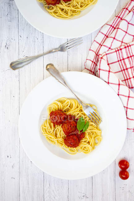 Plates of spaghetti with vegetarian mince balls — Stock Photo