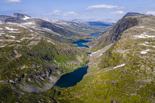 На північ, більше og romsdal, вигляд з повітря гірські озера над geiranger fjord — стокове фото