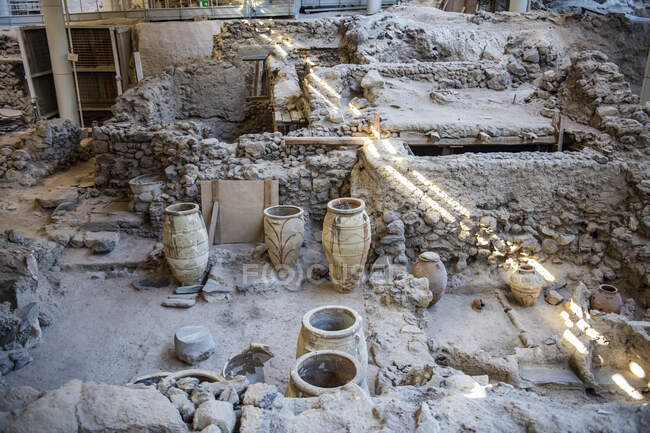 Grecia, Santorini, Akrotiri, Ruinas de asentamiento prehistórico - foto de stock