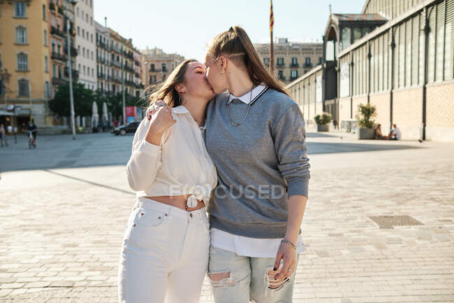 Lesbians Kissing Each Others