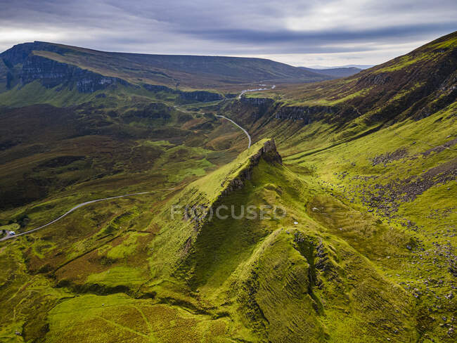 UK, Scotland, Aerial view of green mountainous landscape of Quiraing landslide — Stock Photo
