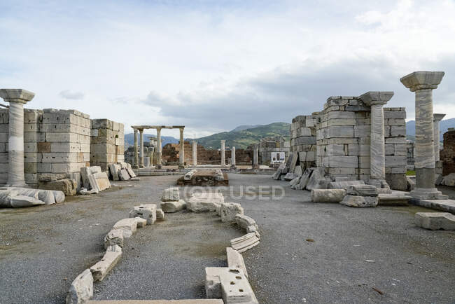 Turquia, Província de Izmir, Selcuk, Colunas em ruínas antigas da Basílica de São João — Fotografia de Stock