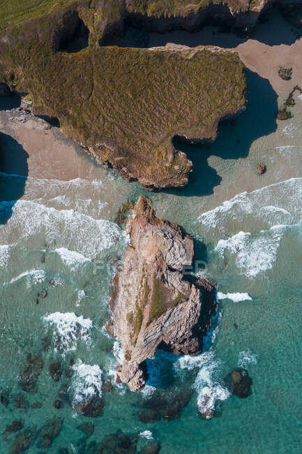 Veduta aerea delle grotte della spiaggia delle cattedrali — Foto stock