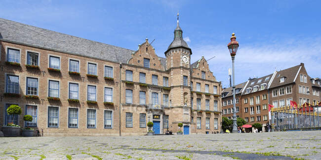 Germany, North Rhine-Westphalia, Dusseldorf, Panoramic view of Old Town Hall — Stock Photo