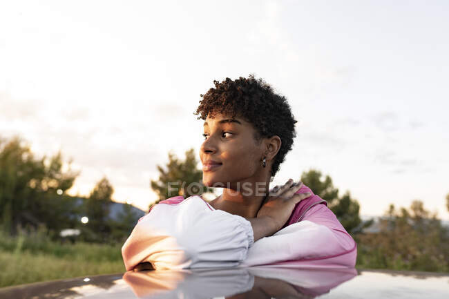 Beautiful woman looking away near car outdoors — Stock Photo
