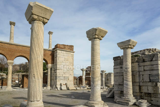 Turchia, Provincia di Smirne, Selcuk, Colonne nelle antiche rovine della Basilica di San Giovanni — Foto stock