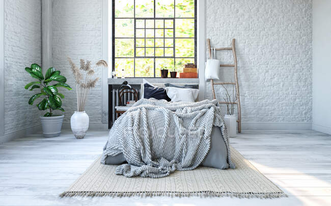 Уютная пустая спальня с дизайном в стиле кантри и двуспальной кроватью — стоковое фото