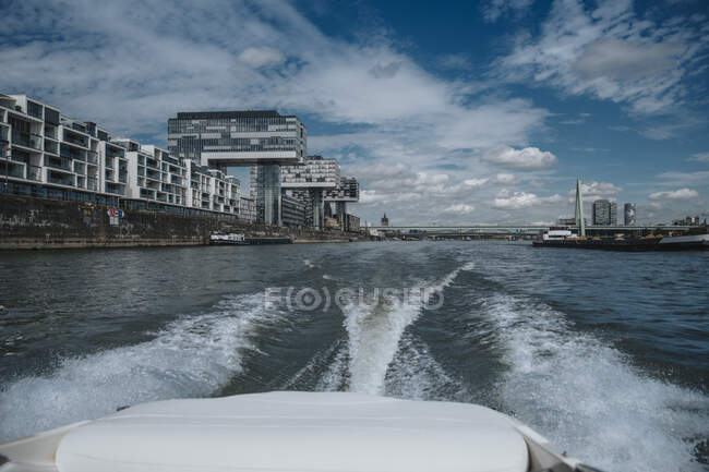 Germany, North Rhine Westphalia, Cologne, Wake behind motorboat on Rhine river — Stock Photo