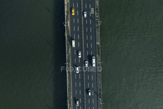 Türkei, Istanbul, Luftaufnahme des Verkehrs entlang der Atatürk-Brücke — Stockfoto