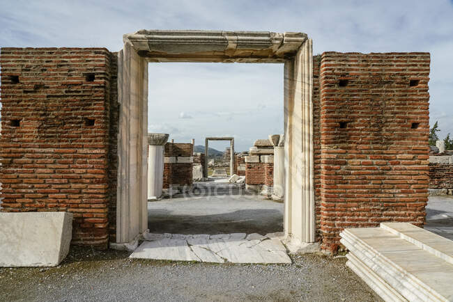 Turkey, Izmir Province, Selcuk, Doorway in ancient ruins of Basilica of Saint John — Stock Photo