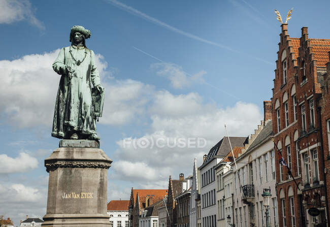 Belgium, West Flanders, Bruges, Statue of Jan van Eyck — стокове фото