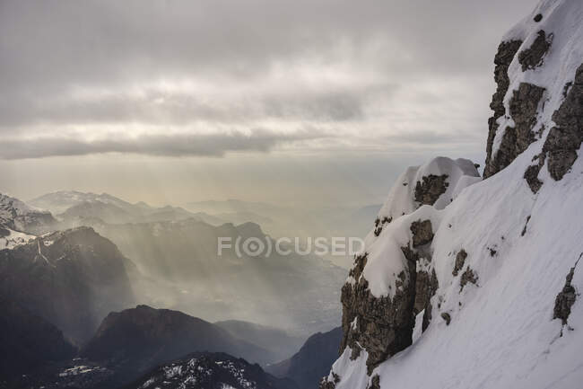 Vue panoramique des Alpes enneigées — Photo de stock