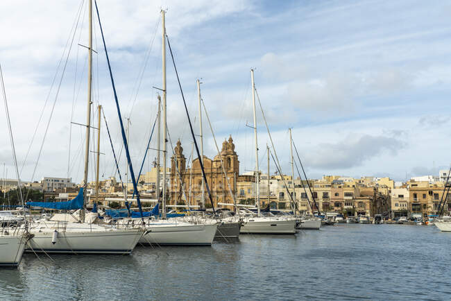 Malta, Central Region, Msida, Yachts moored in town harbor — Stock Photo