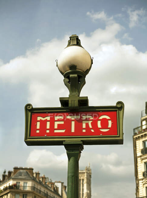 Metro signboard on lamppost in city — Stock Photo