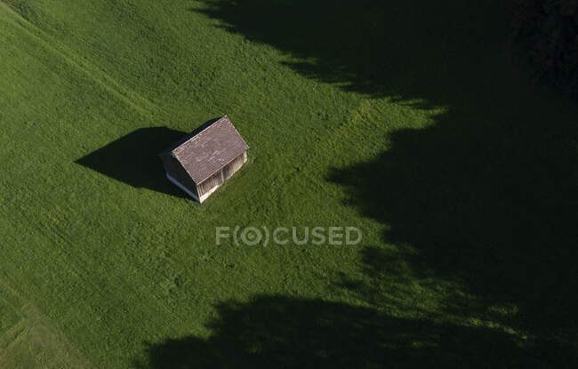Drone vista di fienile appartato — Foto stock