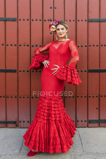 Female flamenco dancer with hands on hip standing on footpath — Stock Photo