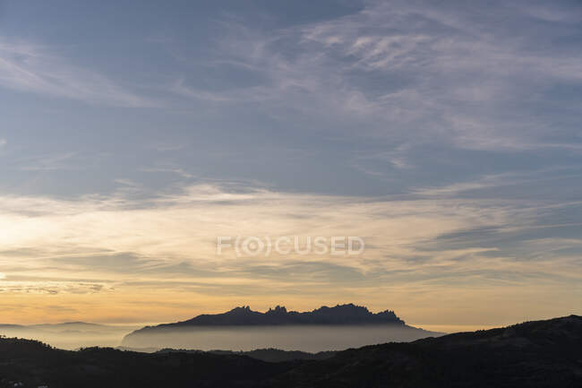 Céu dramático sobre montanhas em Montserrat, Catalunha, Espanha — Fotografia de Stock
