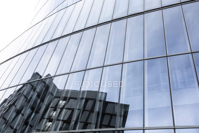 Spain, Biscay, Bilbao, Glass exterior of Iberdrola Tower — Stock Photo