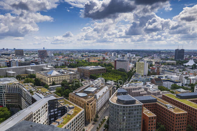Alemanha, Berlim, Nuvens sobre o centro da cidade — Fotografia de Stock