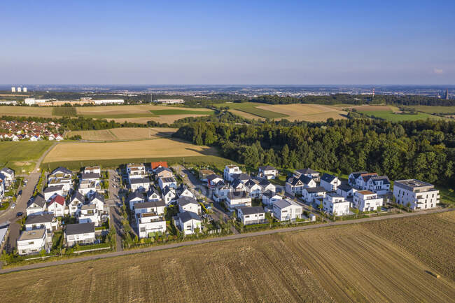 Alemania, Baden-Wurttemberg, Ulm, Vista aérea del suburbio rural del distrito de Lehr - foto de stock
