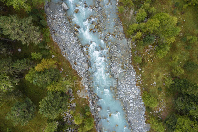 Vista de drones do rio Ova da Morteratsch que atravessa Val Morteratsch — Fotografia de Stock