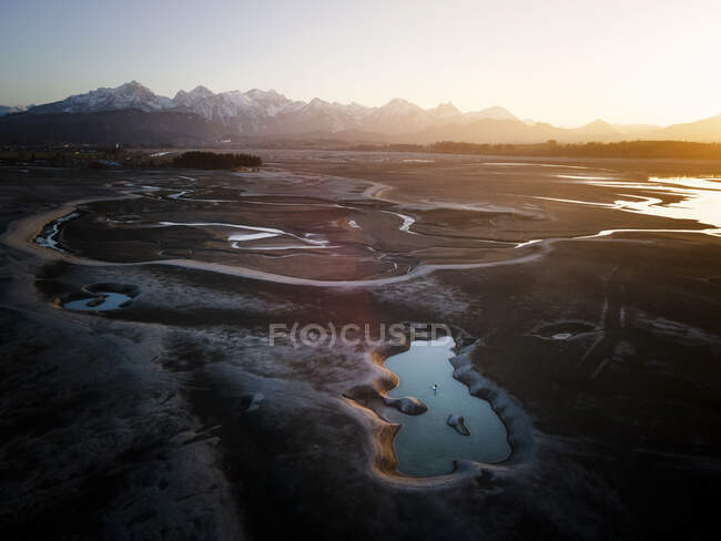 Winding road by Forggensee Lake at sunrise, Bavaria, Germany — Stock Photo