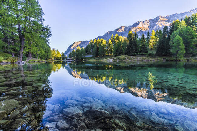 Lago di Lai Da Palpuogna a Graubunden, Svizzera — Foto stock