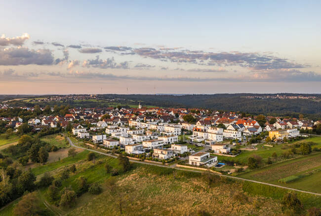 Deutschland, Baden-Württemberg, Baltmannsweiler, Luftaufnahme des Neubaugebiets im Schurwald — Stockfoto