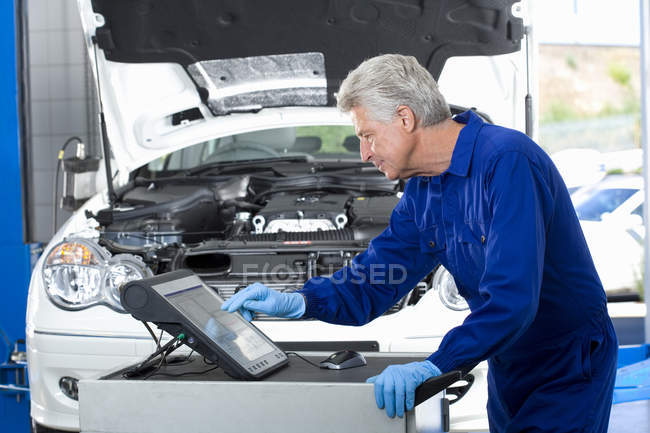 car technician