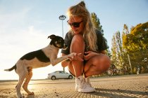 Woman playing with puppy — Stock Photo